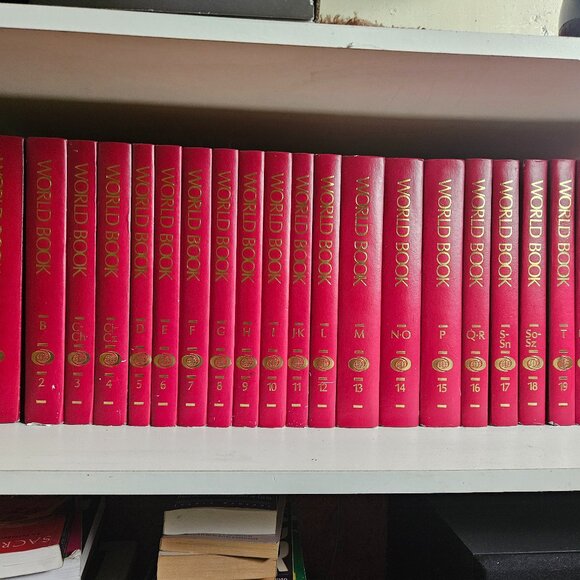 Britannica Encyclopedia Set - Picture 1 of 2
